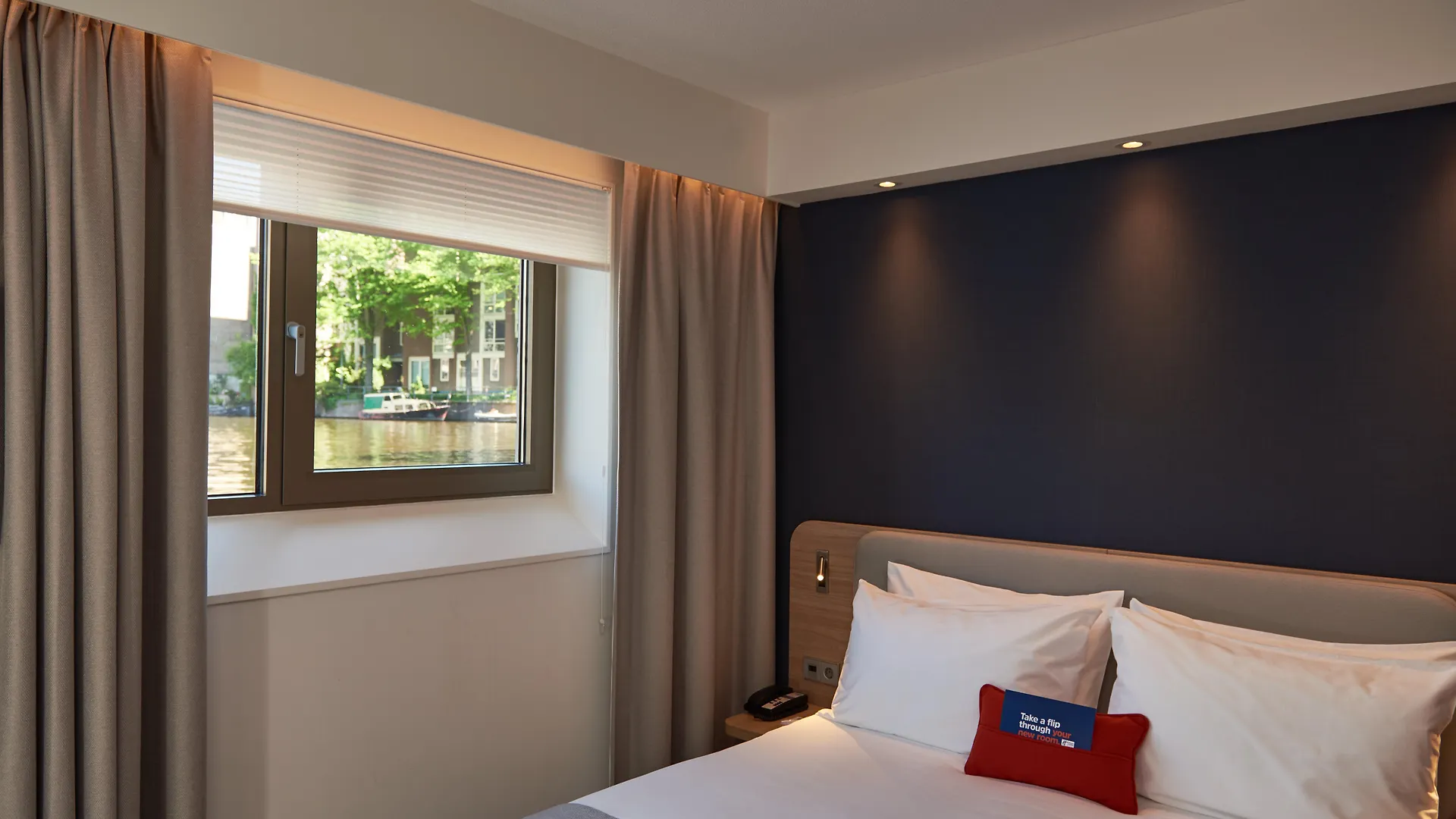 Holiday Inn Express Amsterdam - City Hall By Ihg Hotel