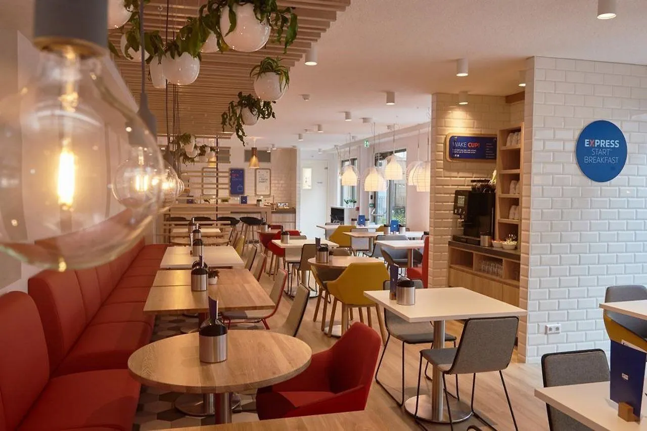 Holiday Inn Express Amsterdam - City Hall By Ihg 3*,