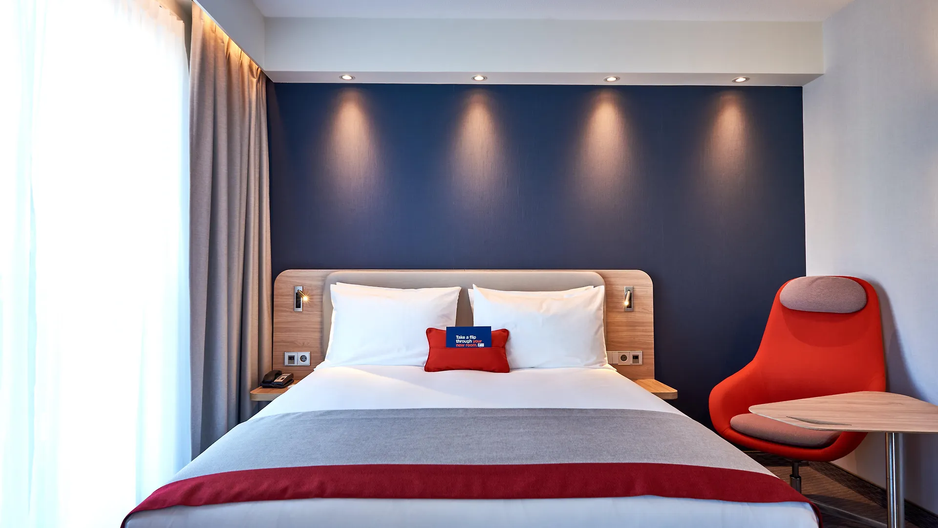 Holiday Inn Express Amsterdam - City Hall By Ihg