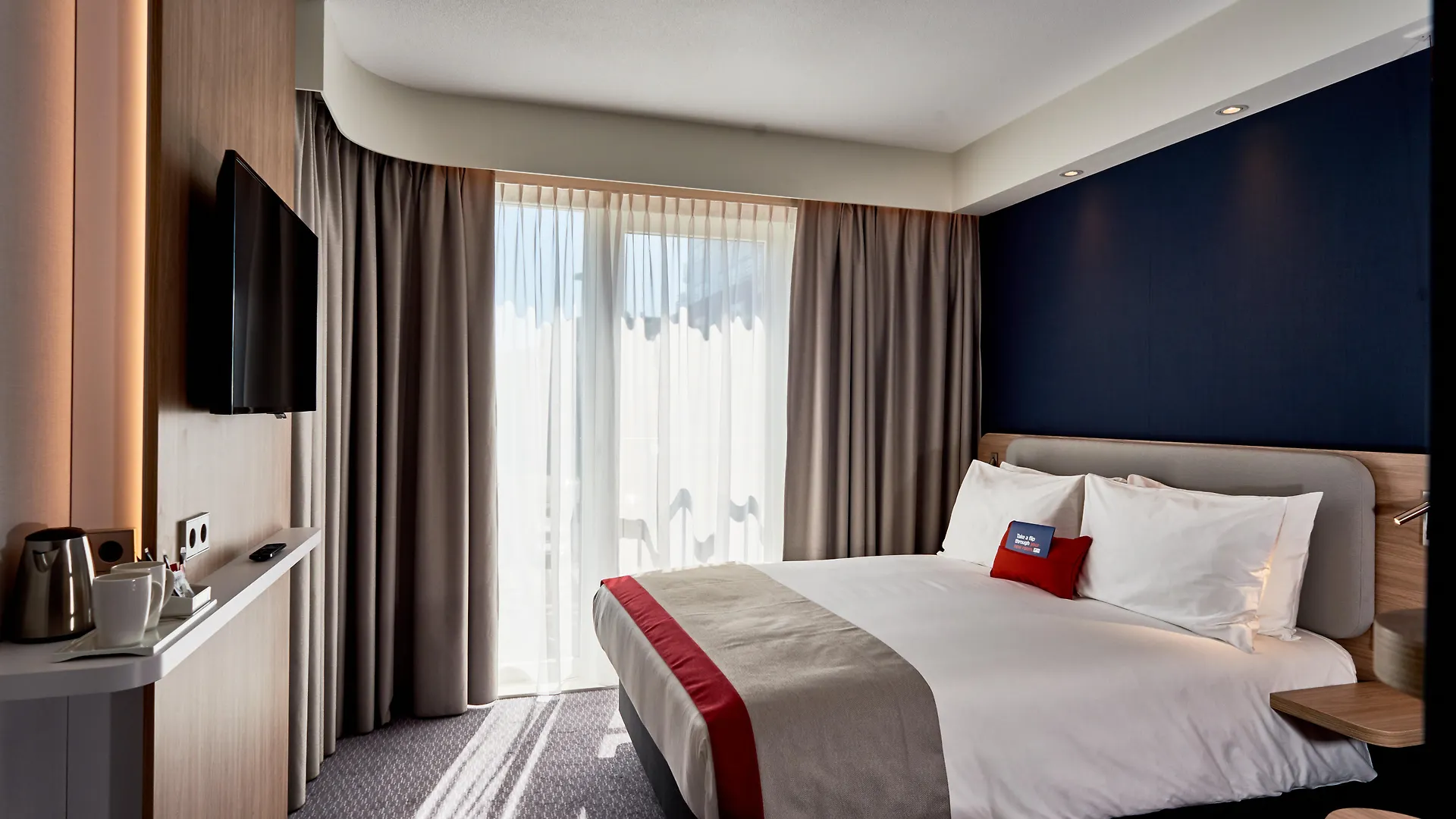 Holiday Inn Express Amsterdam - City Hall By Ihg 3*,